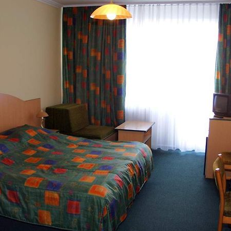 שיופוק Hotel Magistern מראה חיצוני תמונה