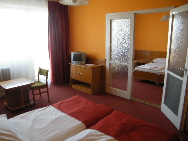שיופוק Hotel Magistern מראה חיצוני תמונה